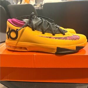 Nike Kids Sneakers in Yellow and Purple